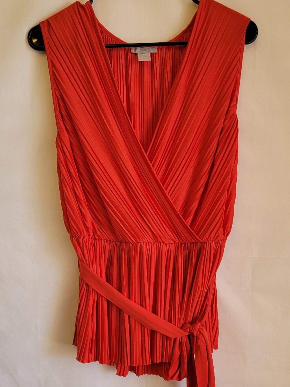 Red Sleeveless V-Neck Juniors Blouse with Tie, Medium $10